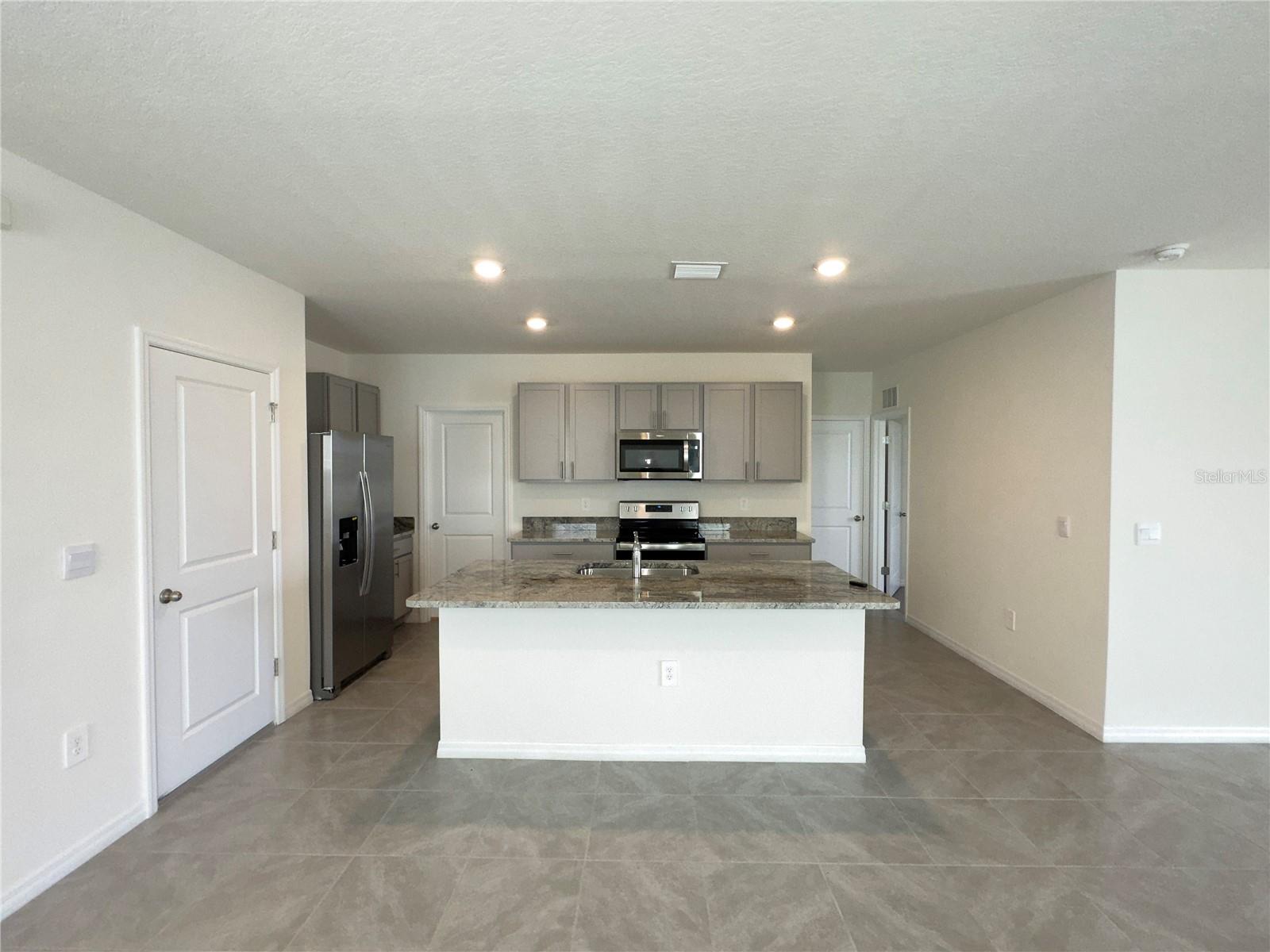 3238 HILLTOP CIR, BRADENTON, FL, 34211