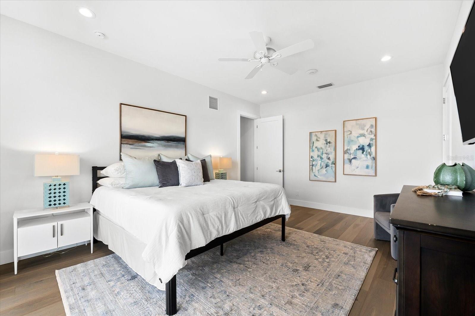 32 GULF BLVD, INDIAN ROCKS BEACH, FL, 33785