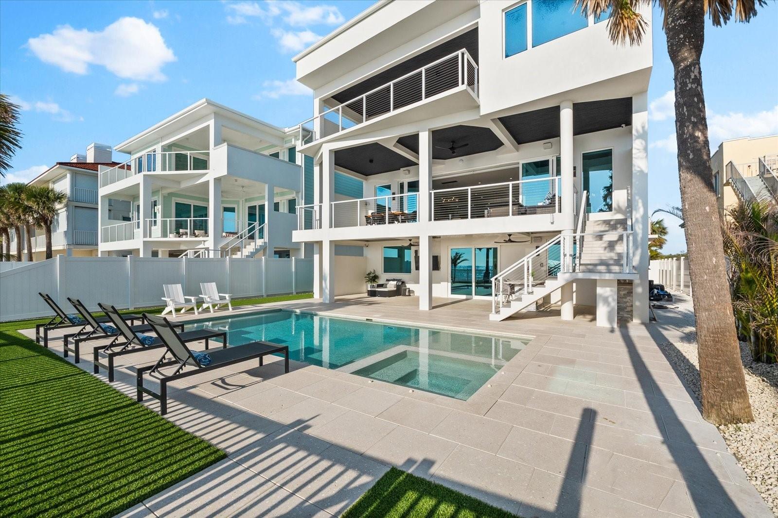 32 GULF BLVD, INDIAN ROCKS BEACH, FL, 33785