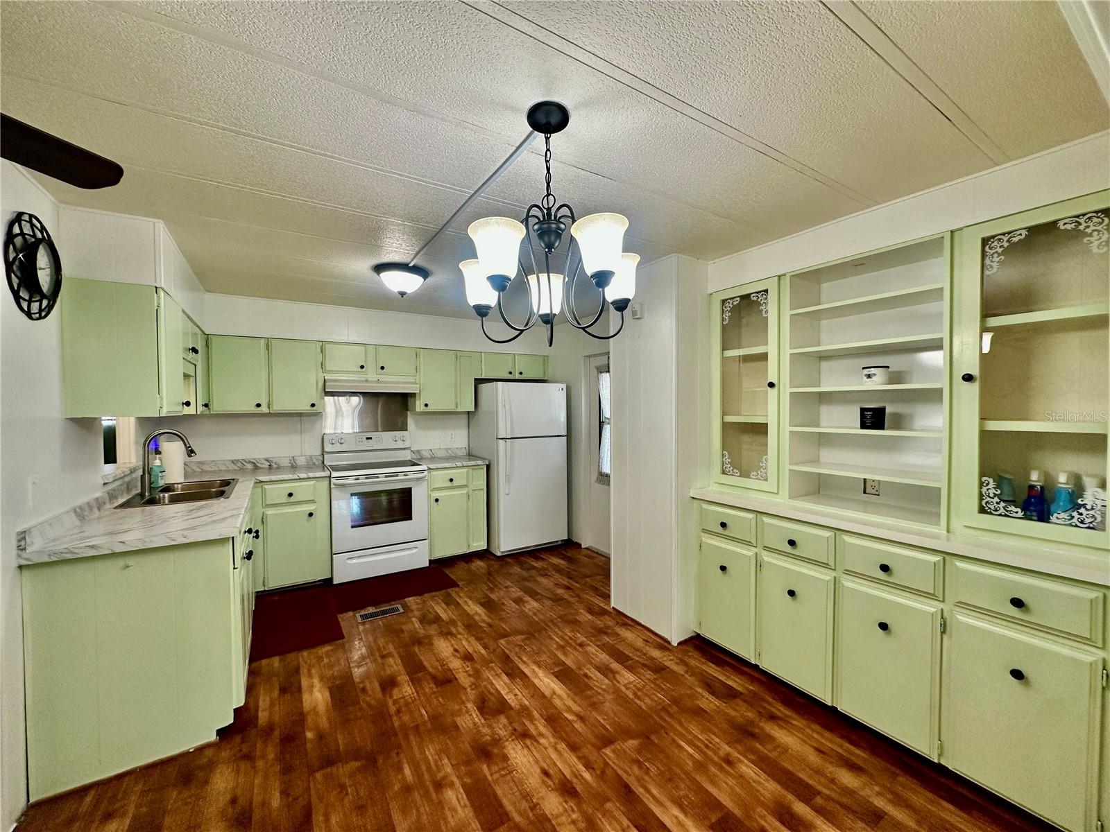 P4934136 Property Photo