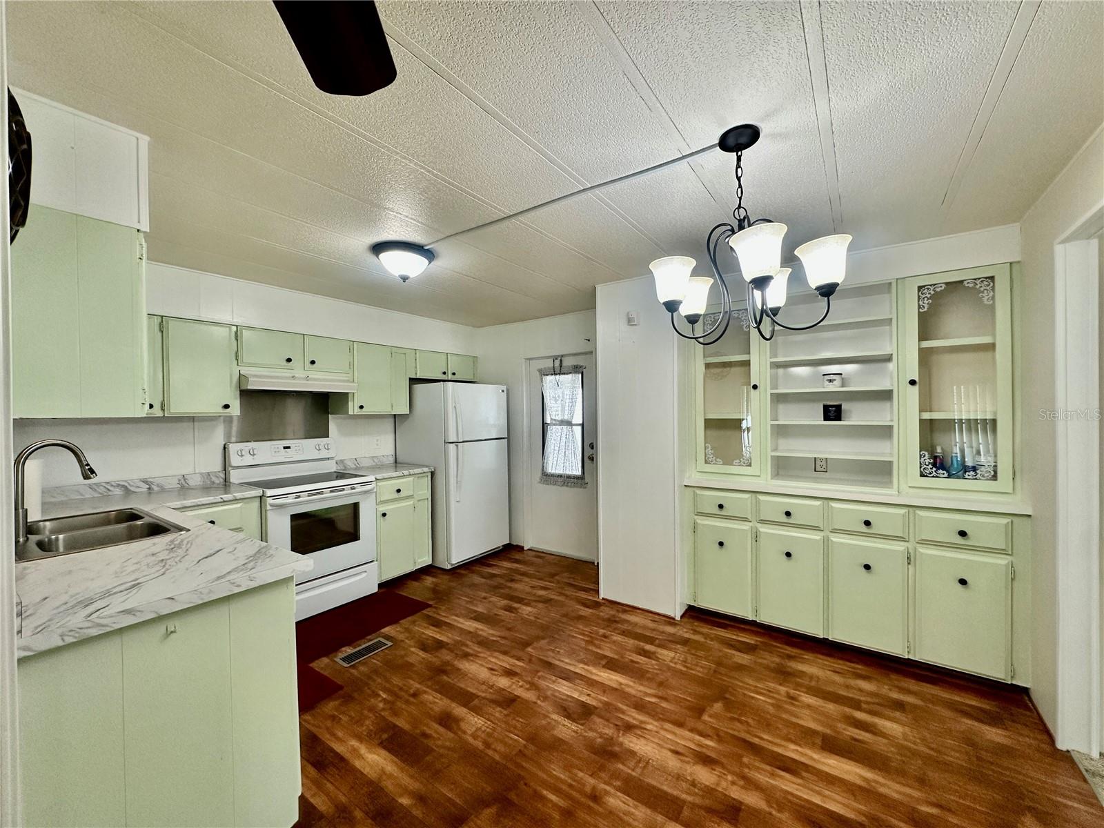 P4934136 Property Photo