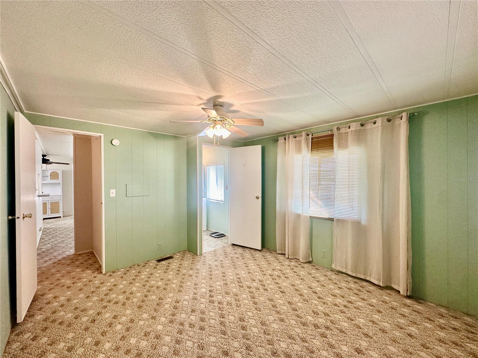 P4934136 Property Photo