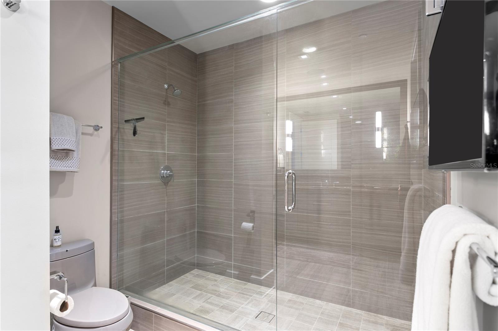 TB8362300 Property Photo