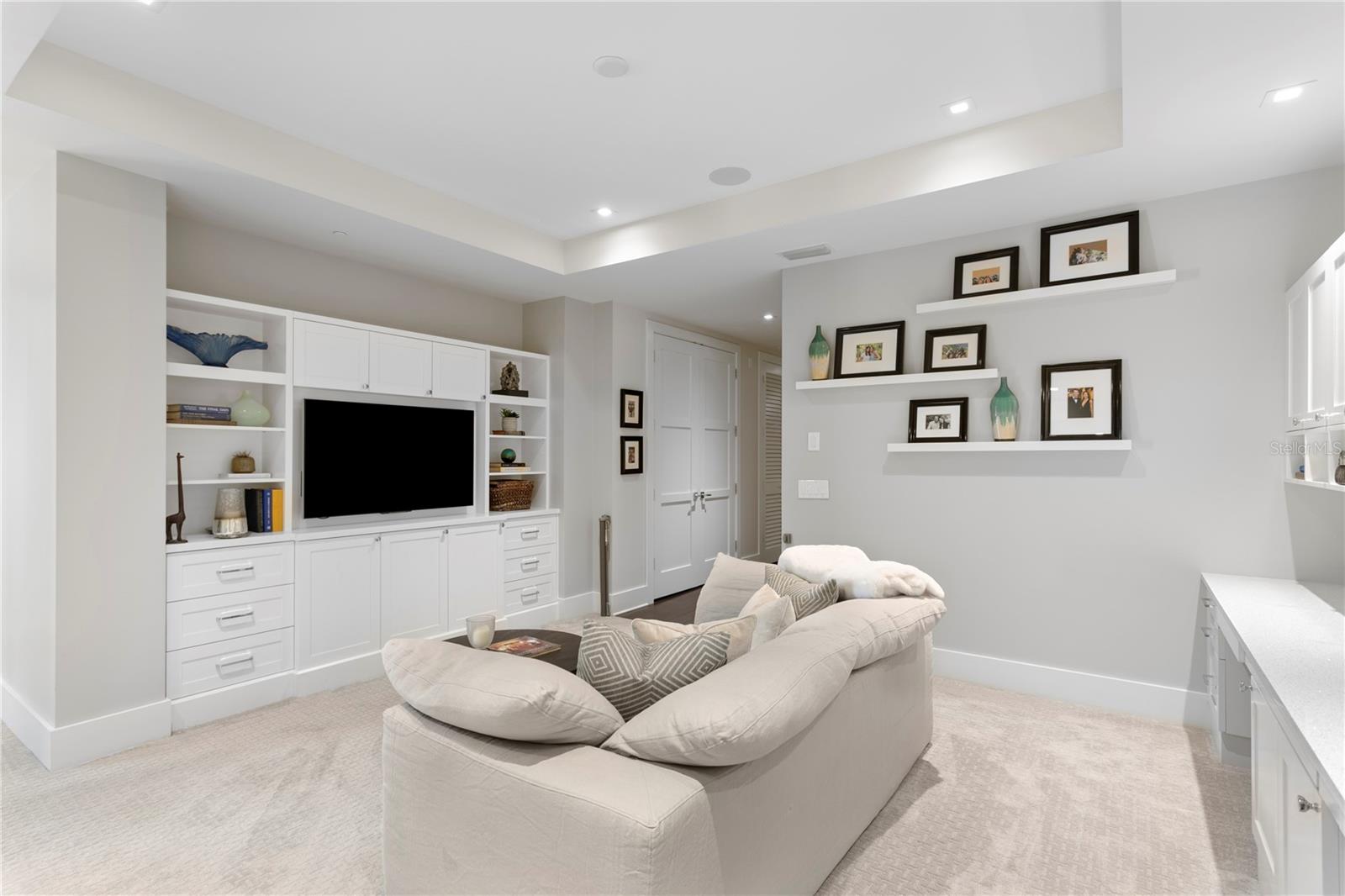 TB8362300 Property Photo