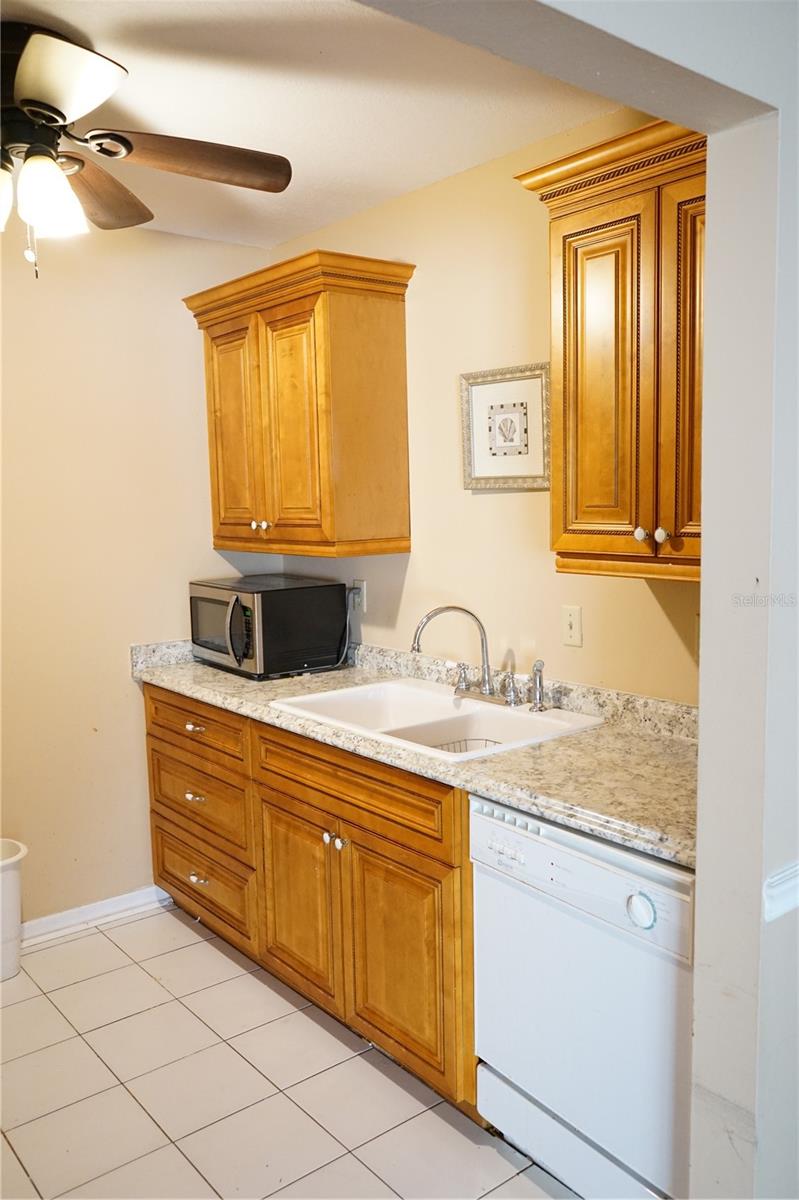 408 GLOUCESTER BLVD #33, SUN CITY CENTER, FL, 33573