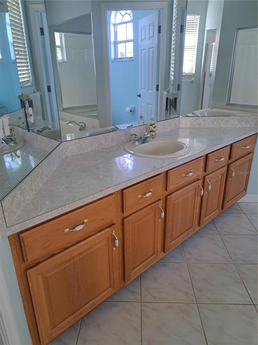 5261 CAMBERLEA AVE, ZEPHYRHILLS, FL, 33541