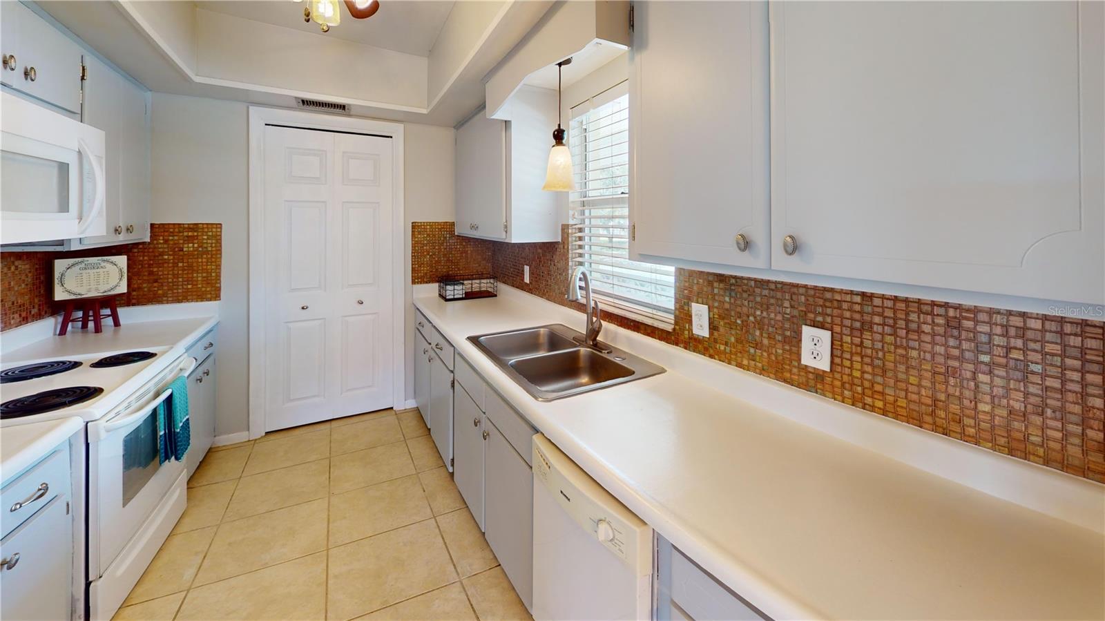 136 N VERONA AVE #103, AVON PARK, FL, 33825