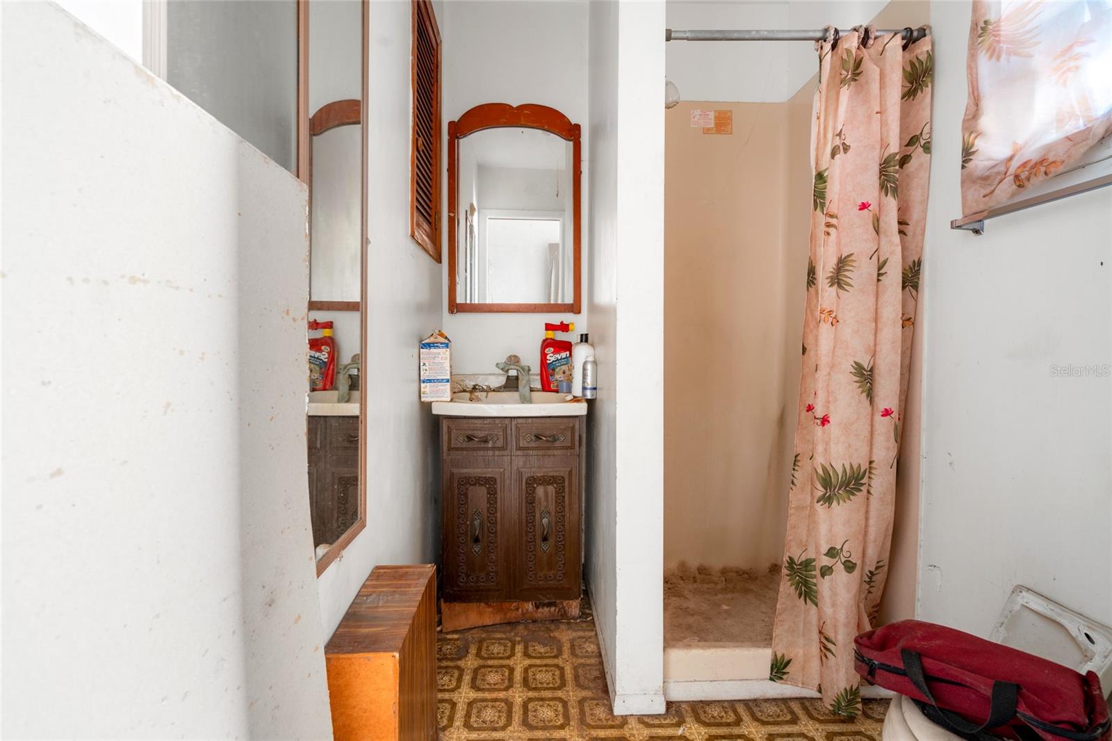 7811 EGYPT LAKE DR, TAMPA, FL, 33614