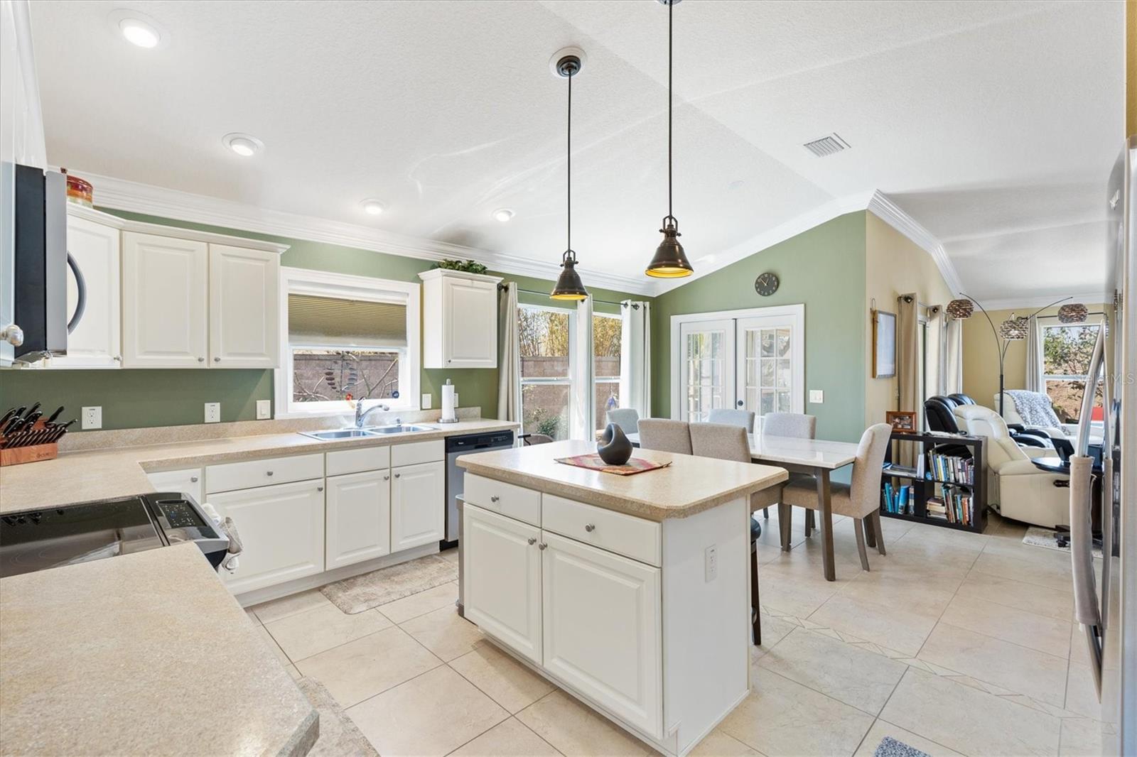 1143 BARRINEAU PL, THE VILLAGES, FL, 32163