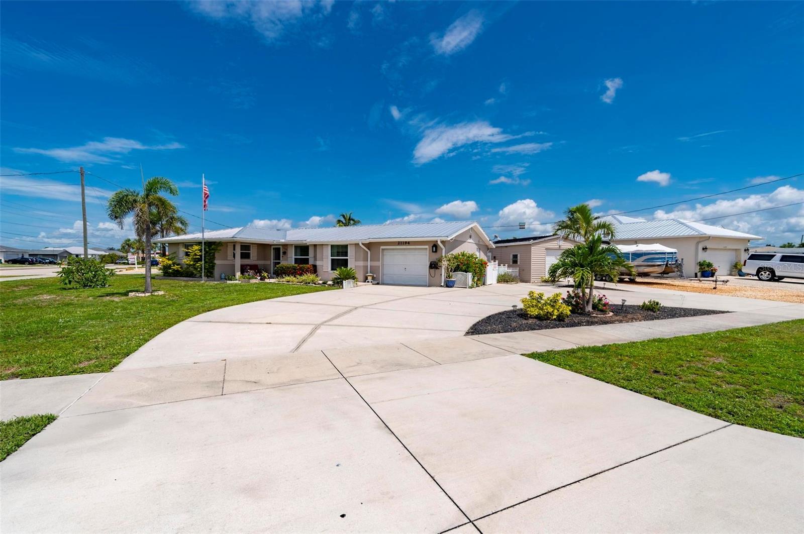 21194 EDGEWATER DR, PORT CHARLOTTE, FL, 33952