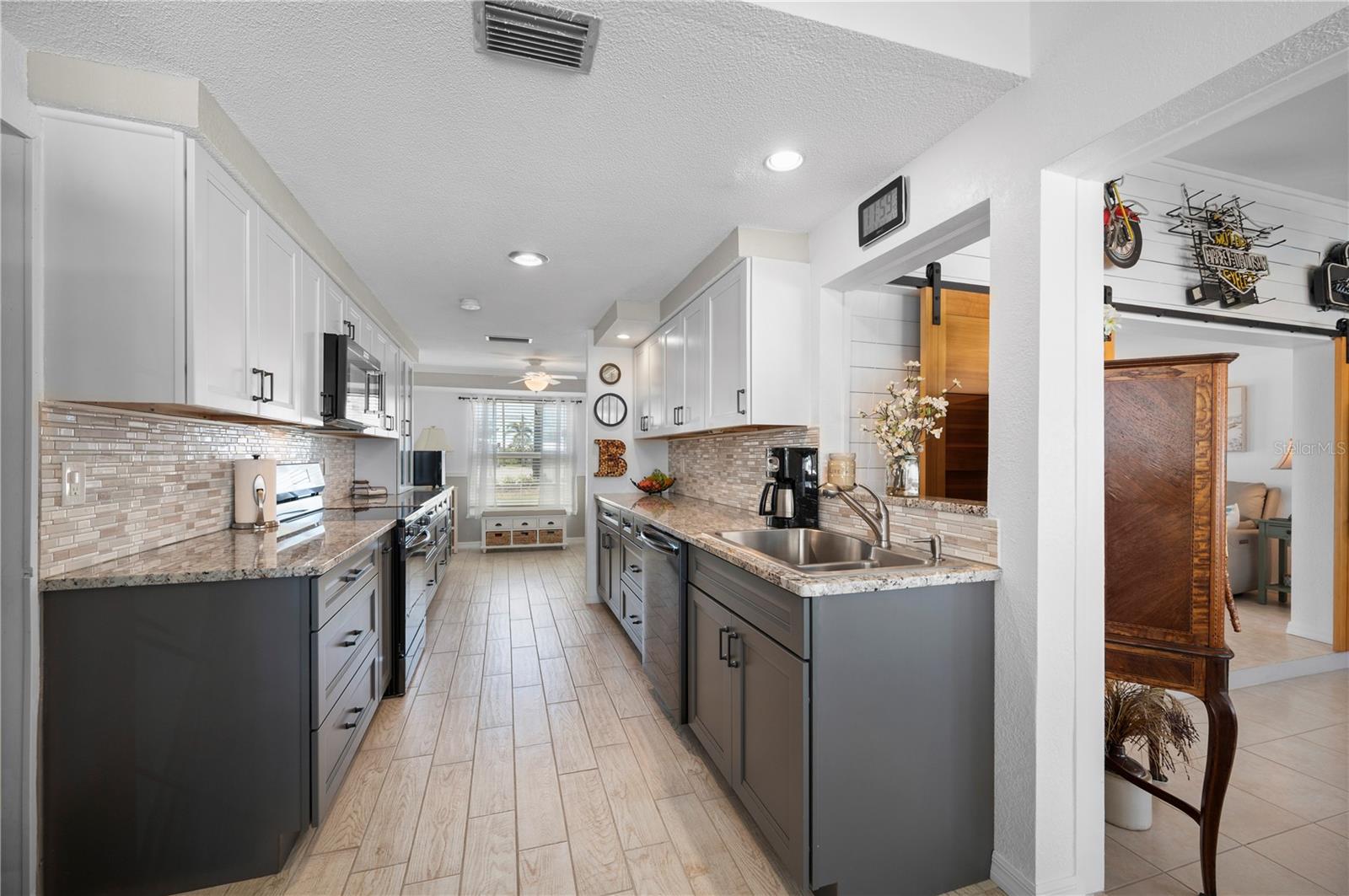 21194 EDGEWATER DR, PORT CHARLOTTE, FL, 33952