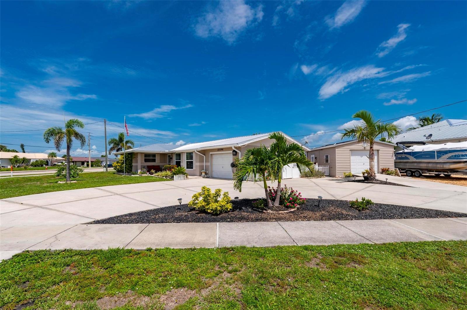 21194 EDGEWATER DR, PORT CHARLOTTE, FL, 33952