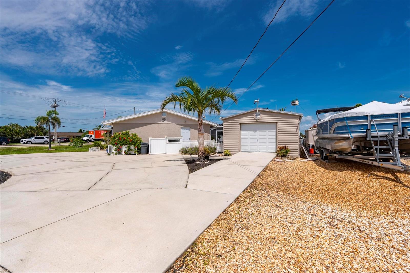 21194 EDGEWATER DR, PORT CHARLOTTE, FL, 33952