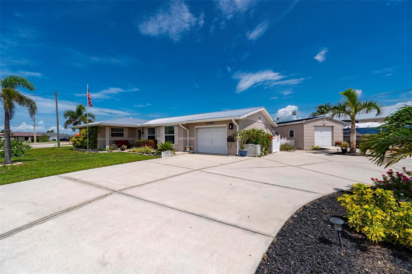 21194 EDGEWATER DR, PORT CHARLOTTE, FL, 33952