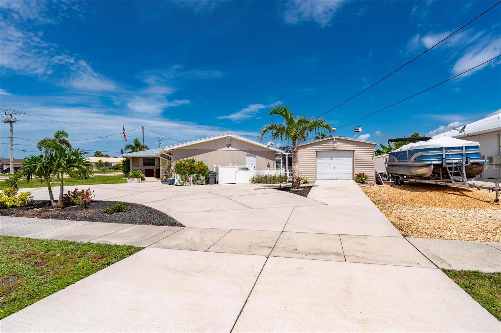 21194 EDGEWATER DR, PORT CHARLOTTE, FL, 33952