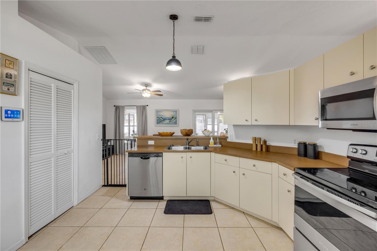 3330 QUEEN PALM DR, EDGEWATER, FL, 32141