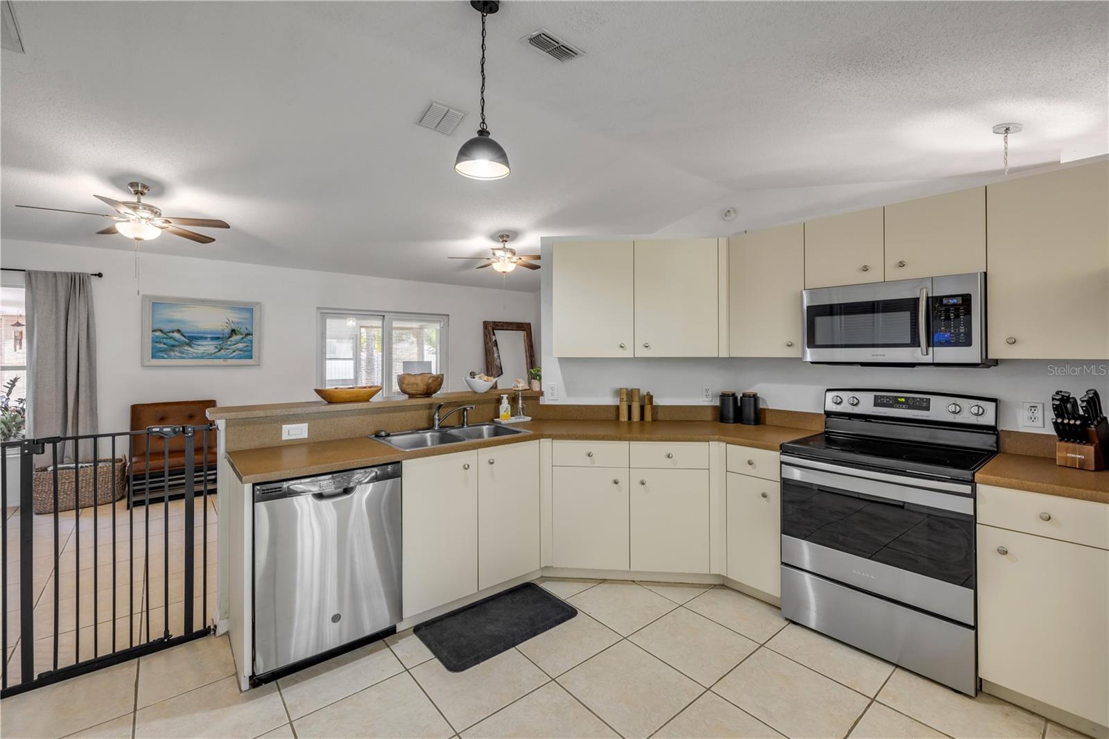 3330 QUEEN PALM DR, EDGEWATER, FL, 32141