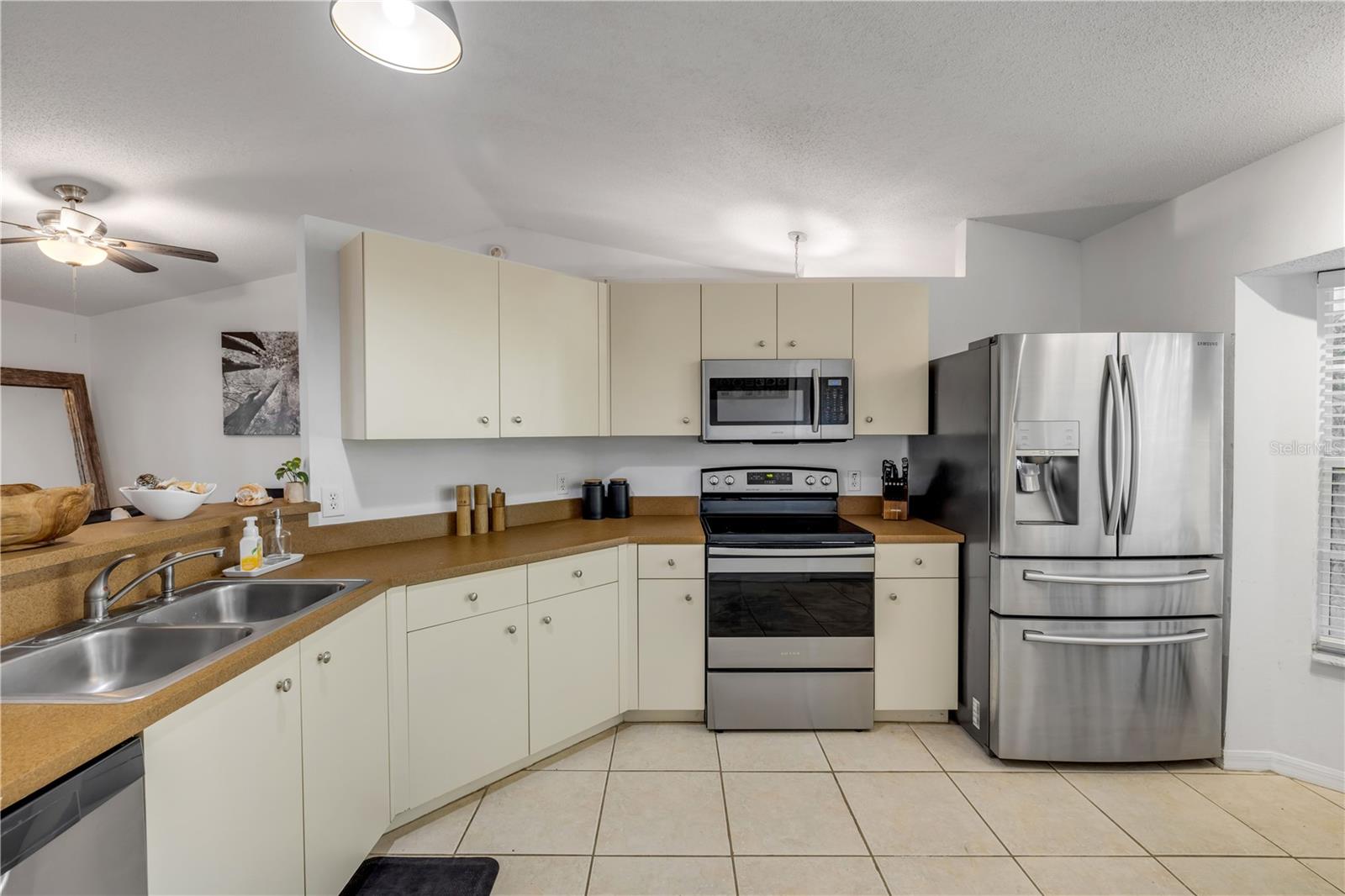 3330 QUEEN PALM DR, EDGEWATER, FL, 32141