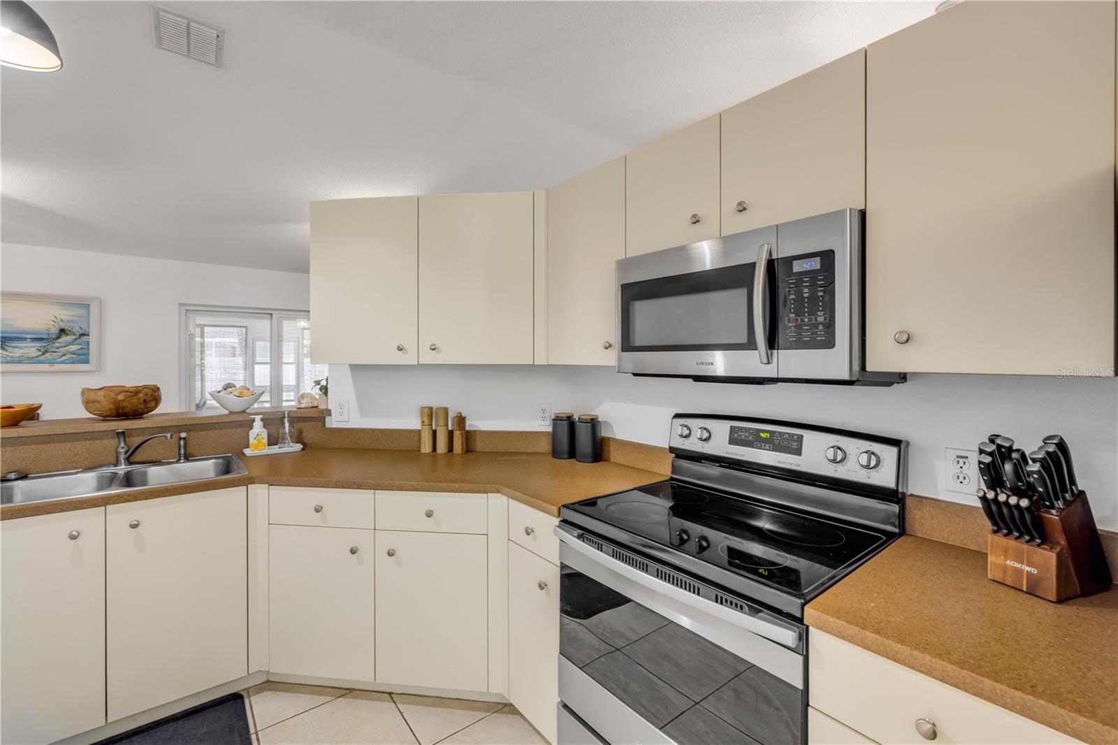 3330 QUEEN PALM DR, EDGEWATER, FL, 32141
