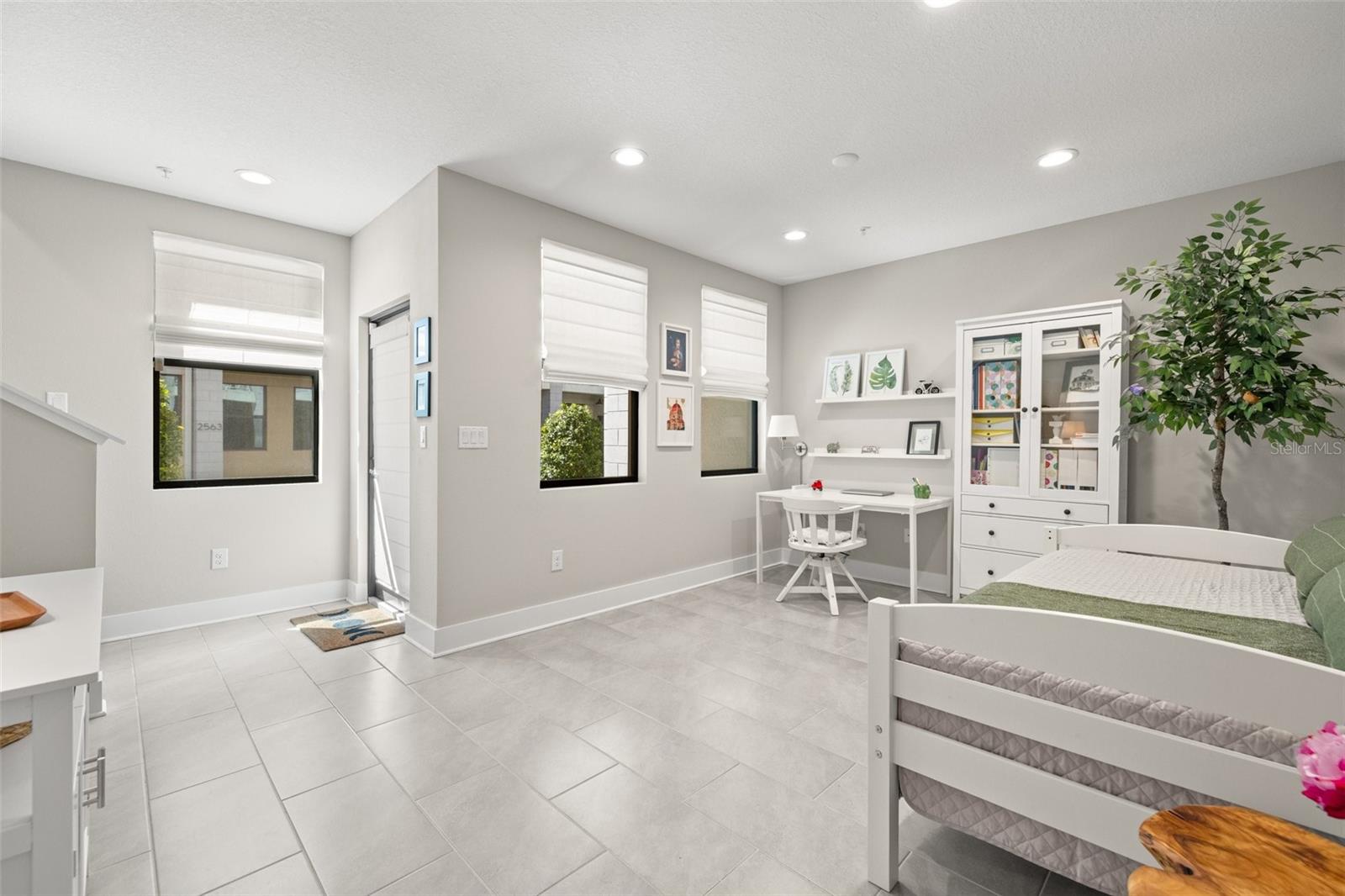 2570 12TH PL N, ST PETERSBURG, FL, 33713