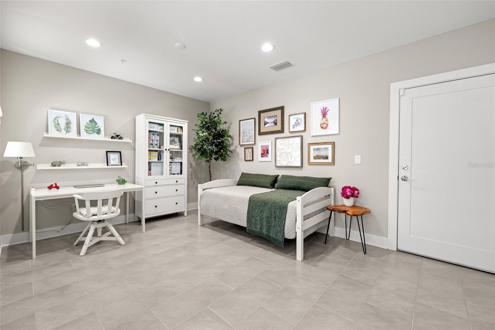 2570 12TH PL N, ST PETERSBURG, FL, 33713