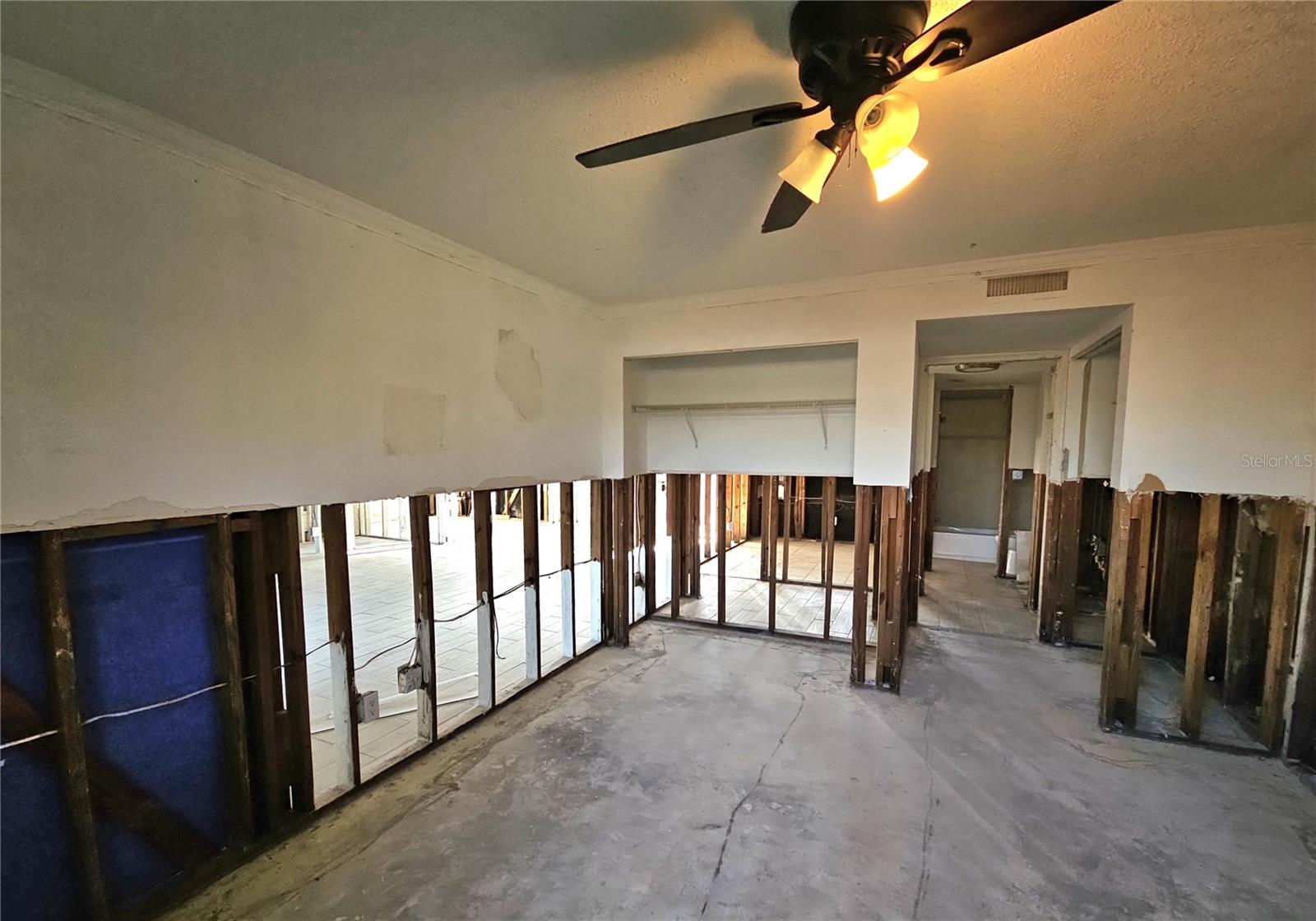 200 COUNTRY CLUB DR #1303, LARGO, FL, 33771