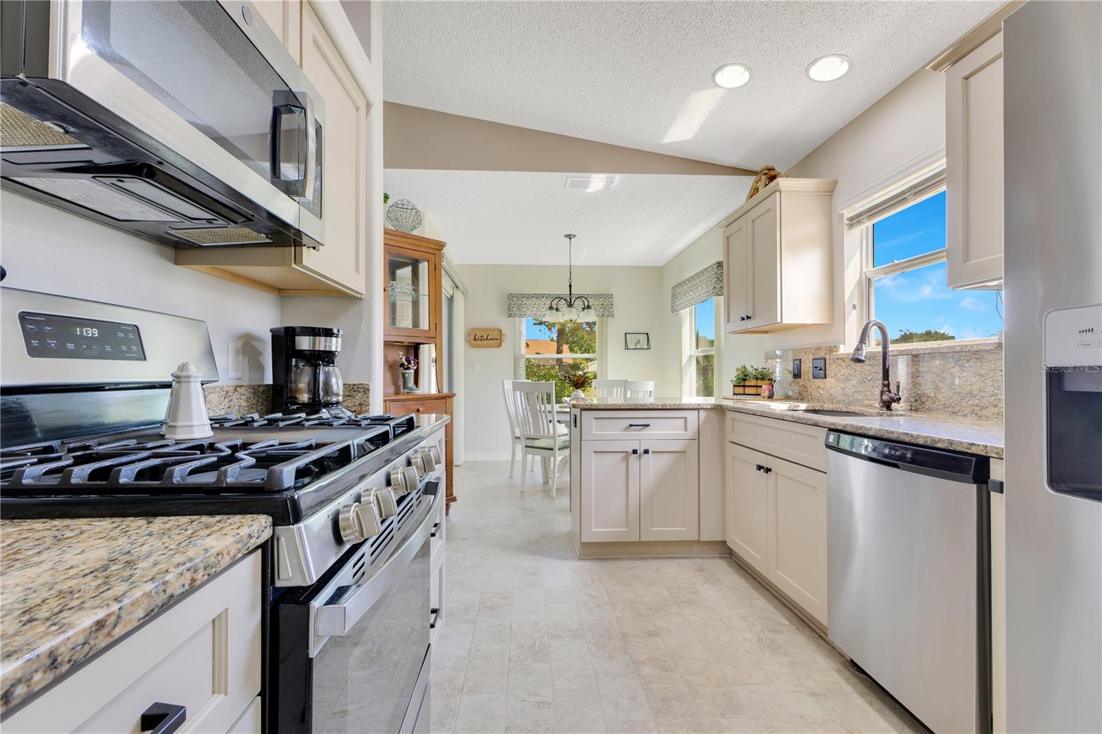 815 OLD OAKS LN, LEESBURG, FL, 34748