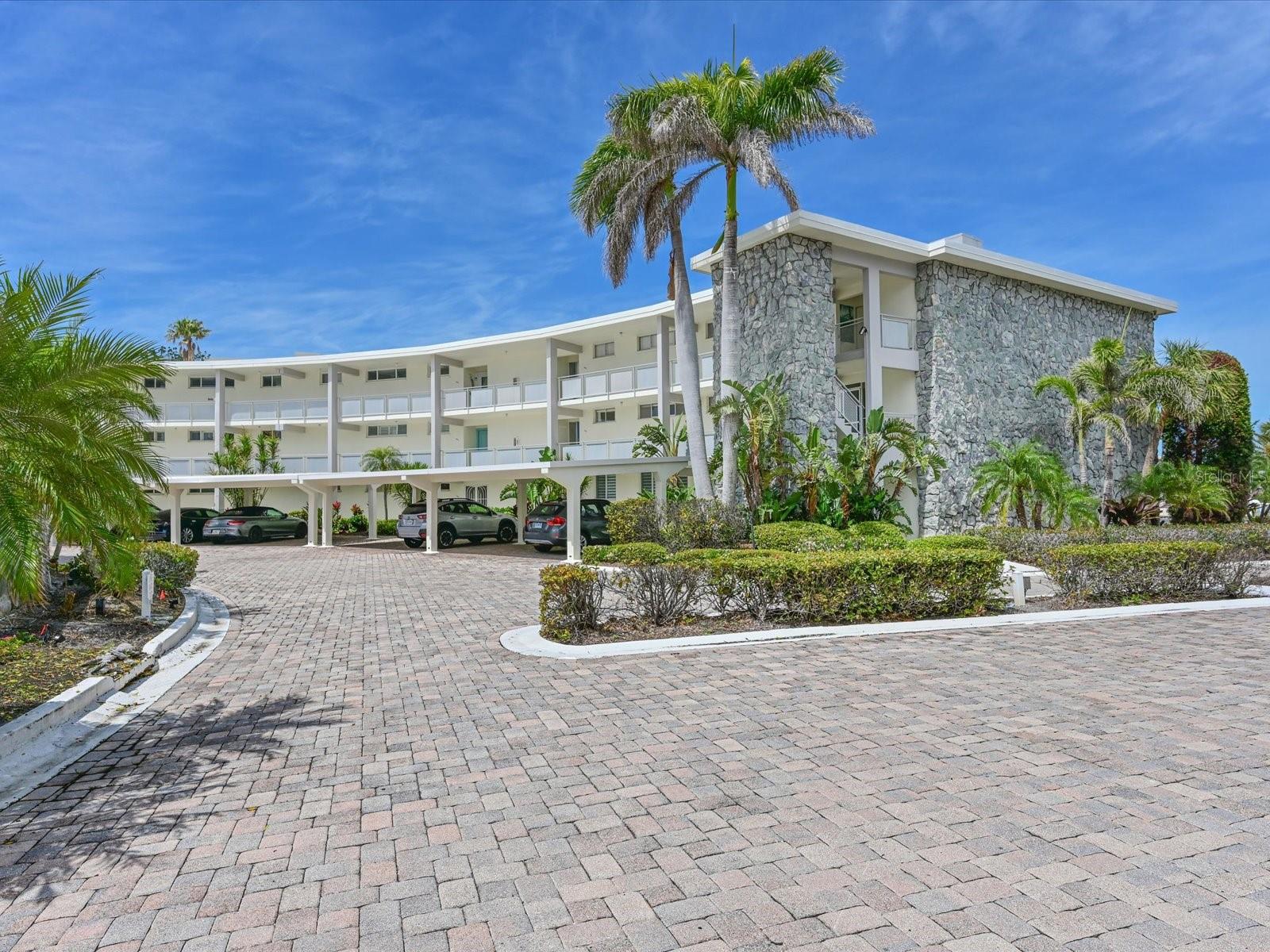 100 SANDS POINT RD #225, LONGBOAT KEY, FL, 34228