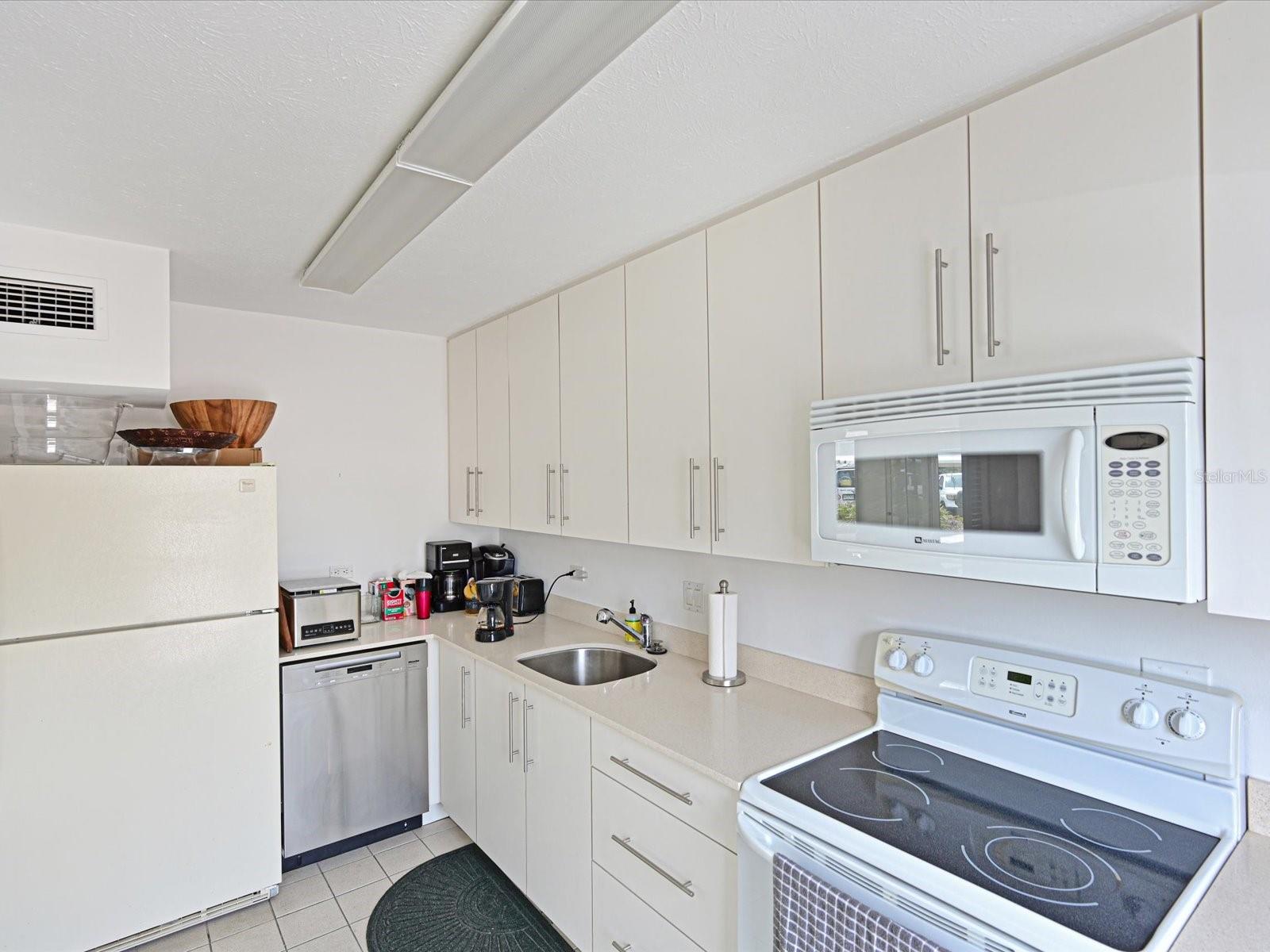 100 SANDS POINT RD #225, LONGBOAT KEY, FL, 34228