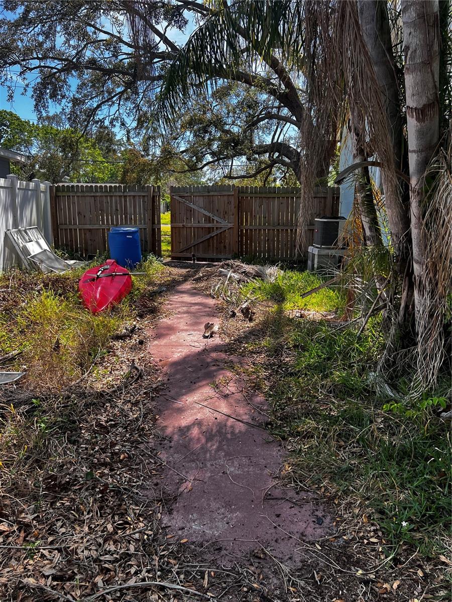 127 81ST AVE NE, ST PETERSBURG, FL, 33702