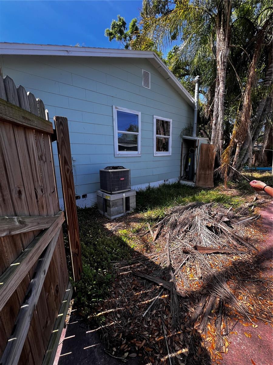 127 81ST AVE NE, ST PETERSBURG, FL, 33702