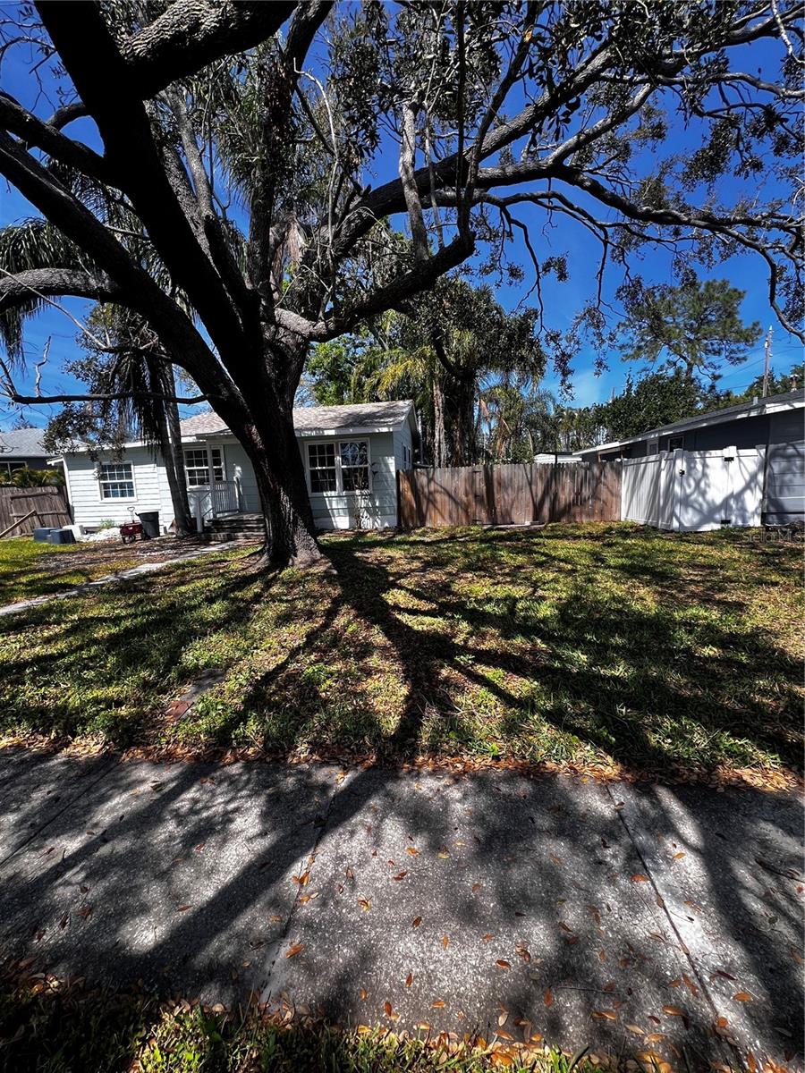 127 81ST AVE NE, ST PETERSBURG, FL, 33702