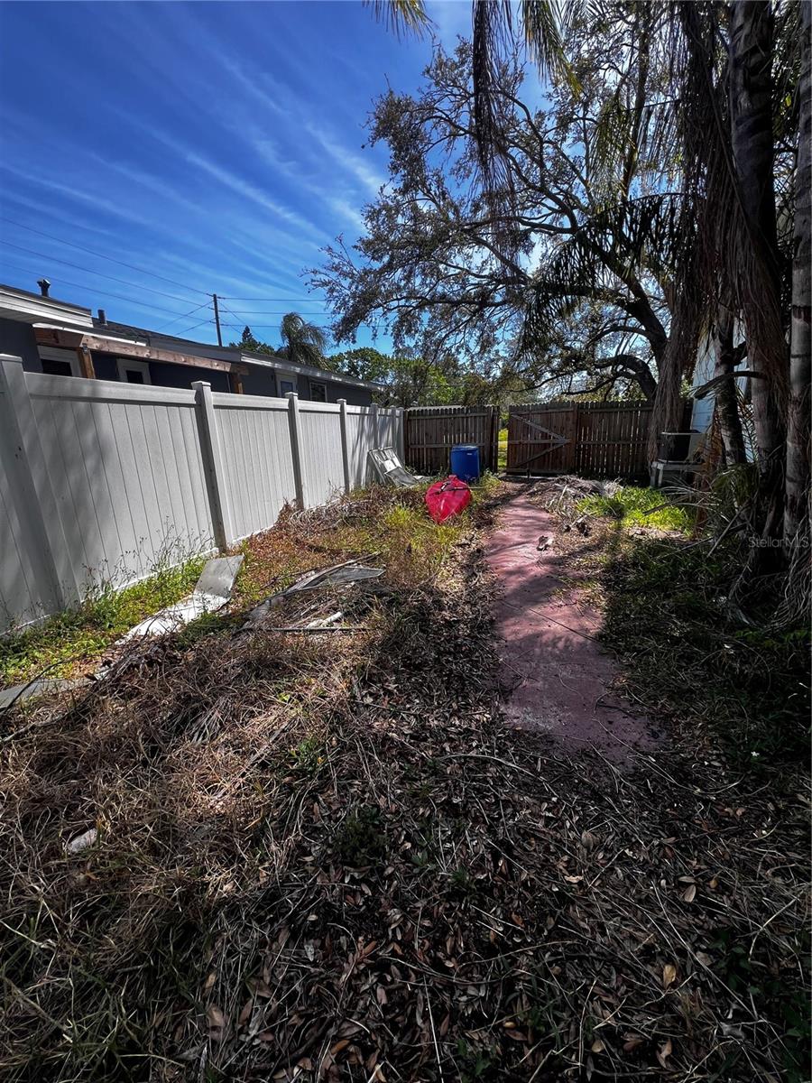 127 81ST AVE NE, ST PETERSBURG, FL, 33702