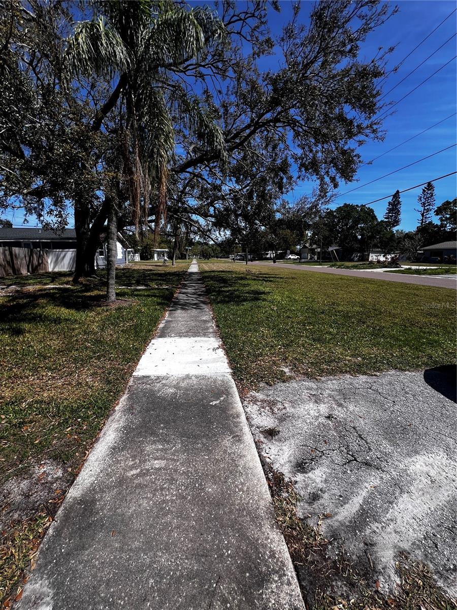 127 81ST AVE NE, ST PETERSBURG, FL, 33702