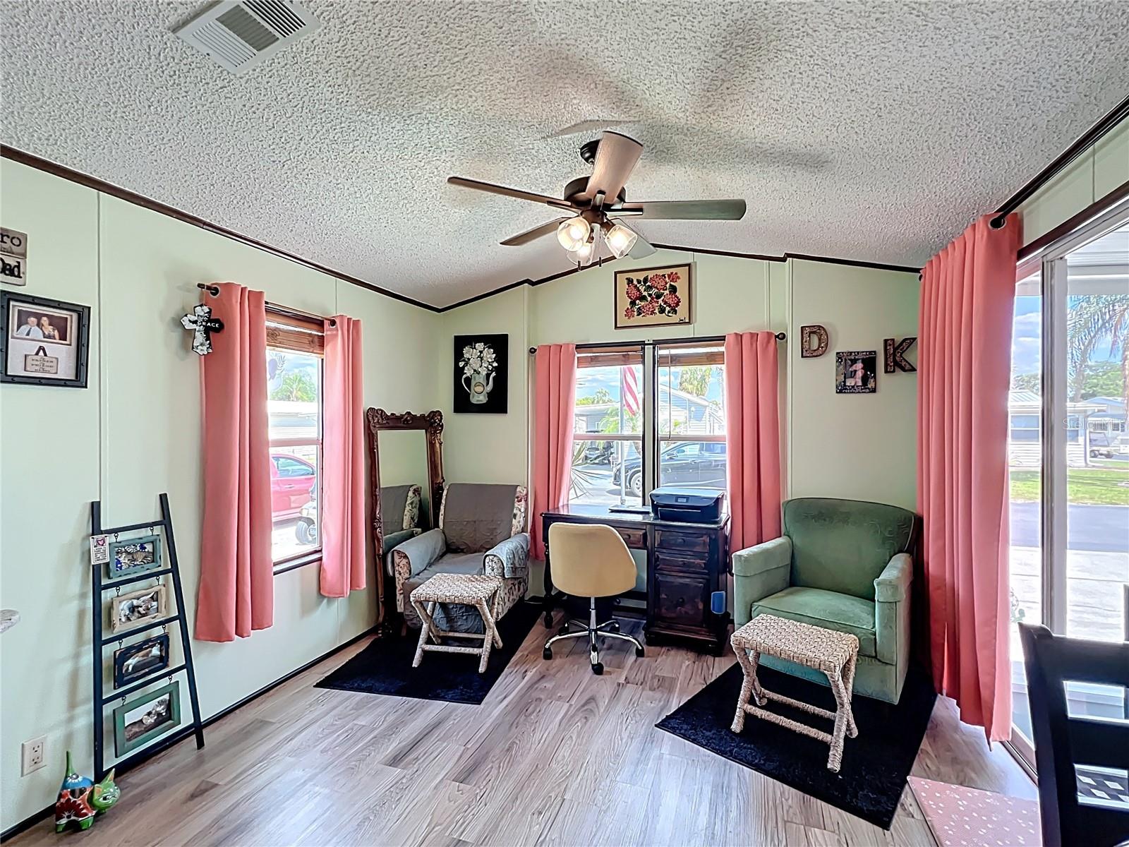 TB8362554 Property Photo