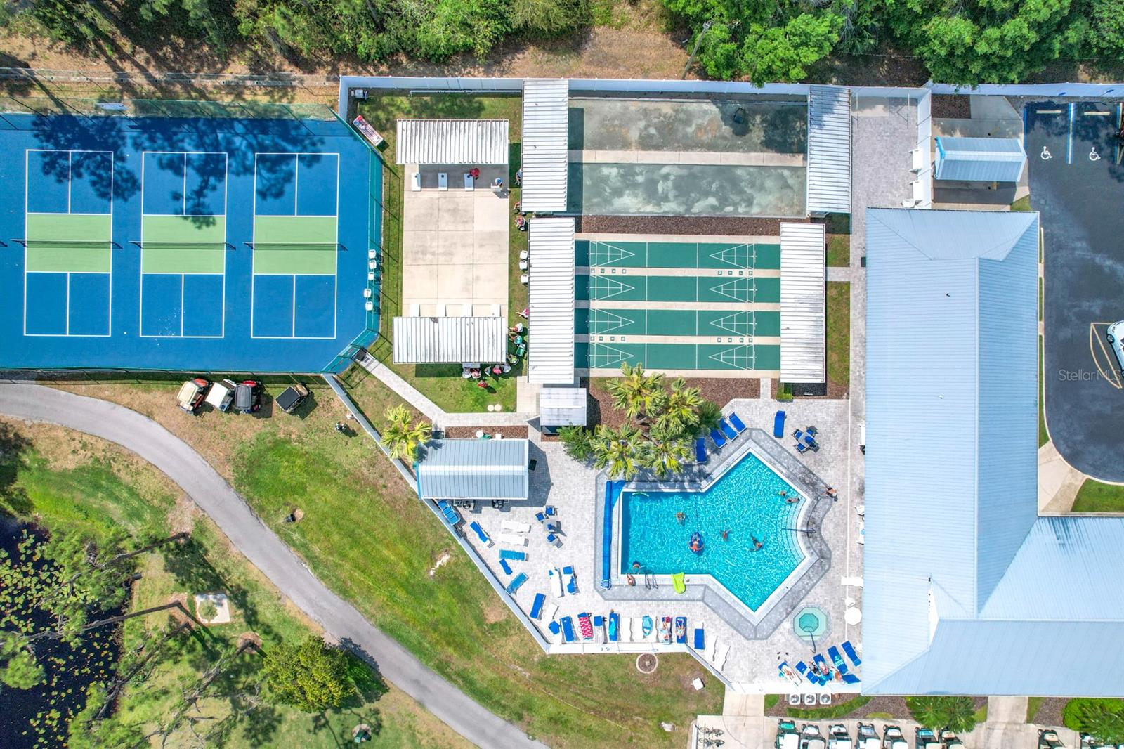 TB8362554 Property Photo