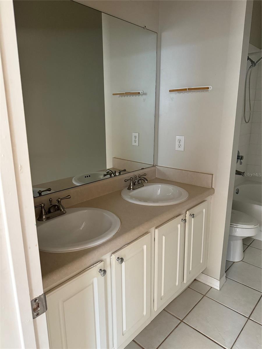 5681 BENTGRASS DR #13-201, SARASOTA, FL, 34235