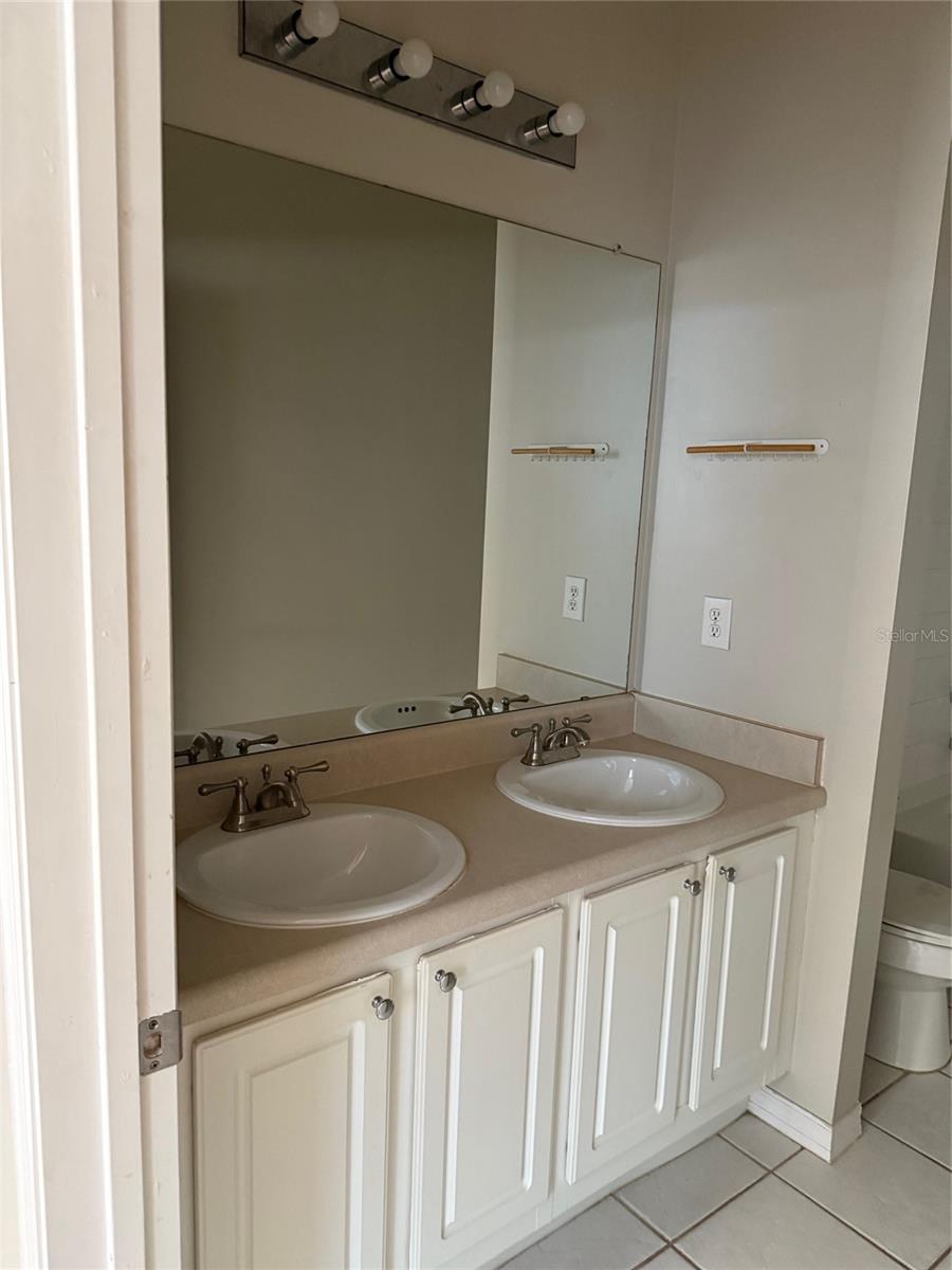 5681 BENTGRASS DR #13-201, SARASOTA, FL, 34235
