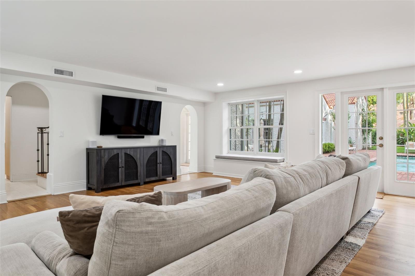 54 AEGEAN AVE, TAMPA, FL, 33606