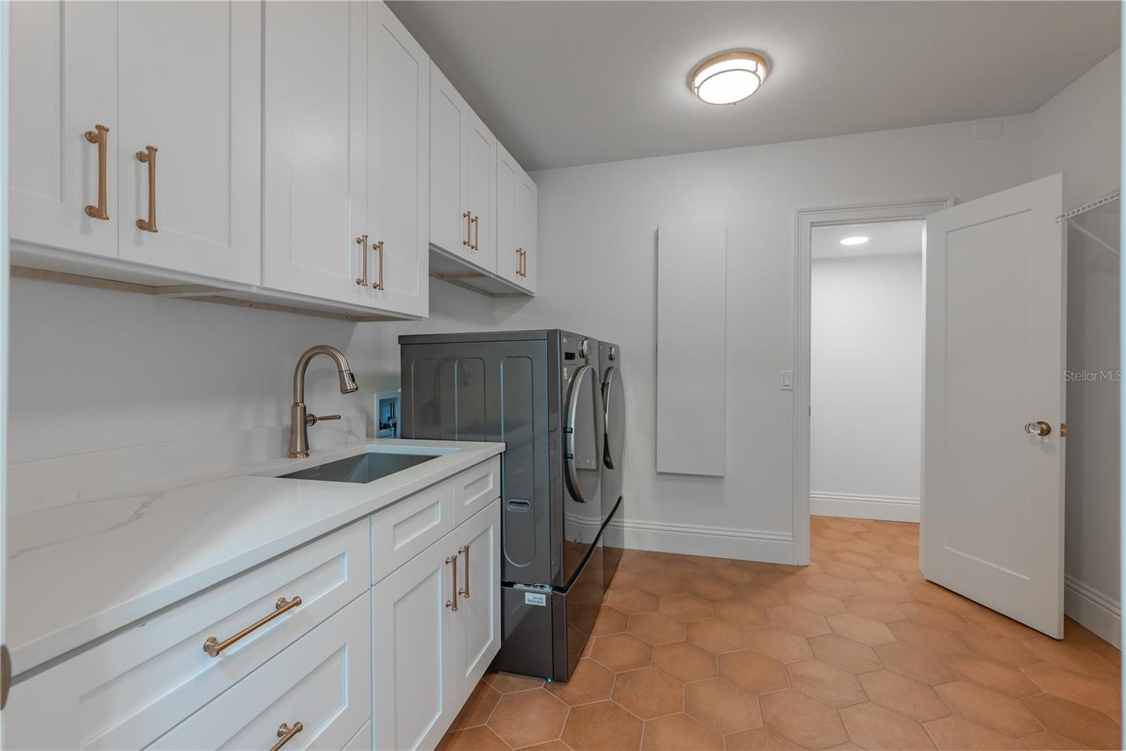 54 AEGEAN AVE, TAMPA, FL, 33606