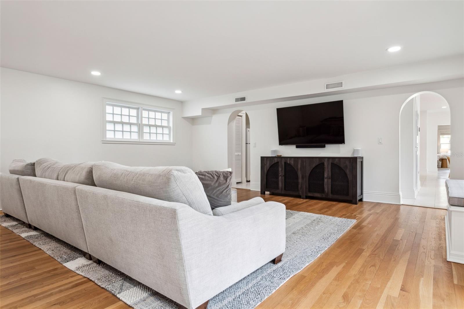 54 AEGEAN AVE, TAMPA, FL, 33606