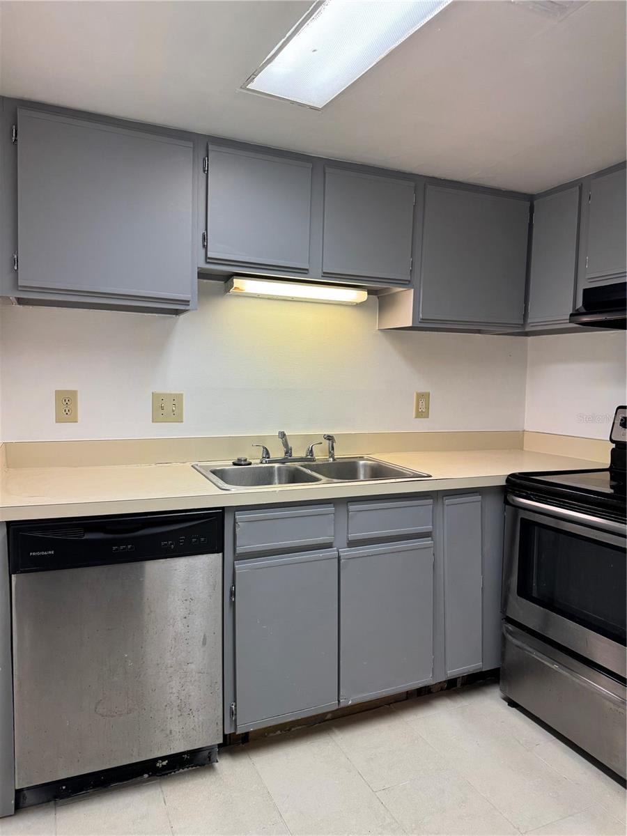 4113 S SEMORAN BLVD #4, ORLANDO, FL, 32822