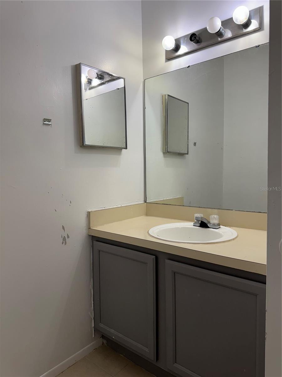 4113 S SEMORAN BLVD #4, ORLANDO, FL, 32822