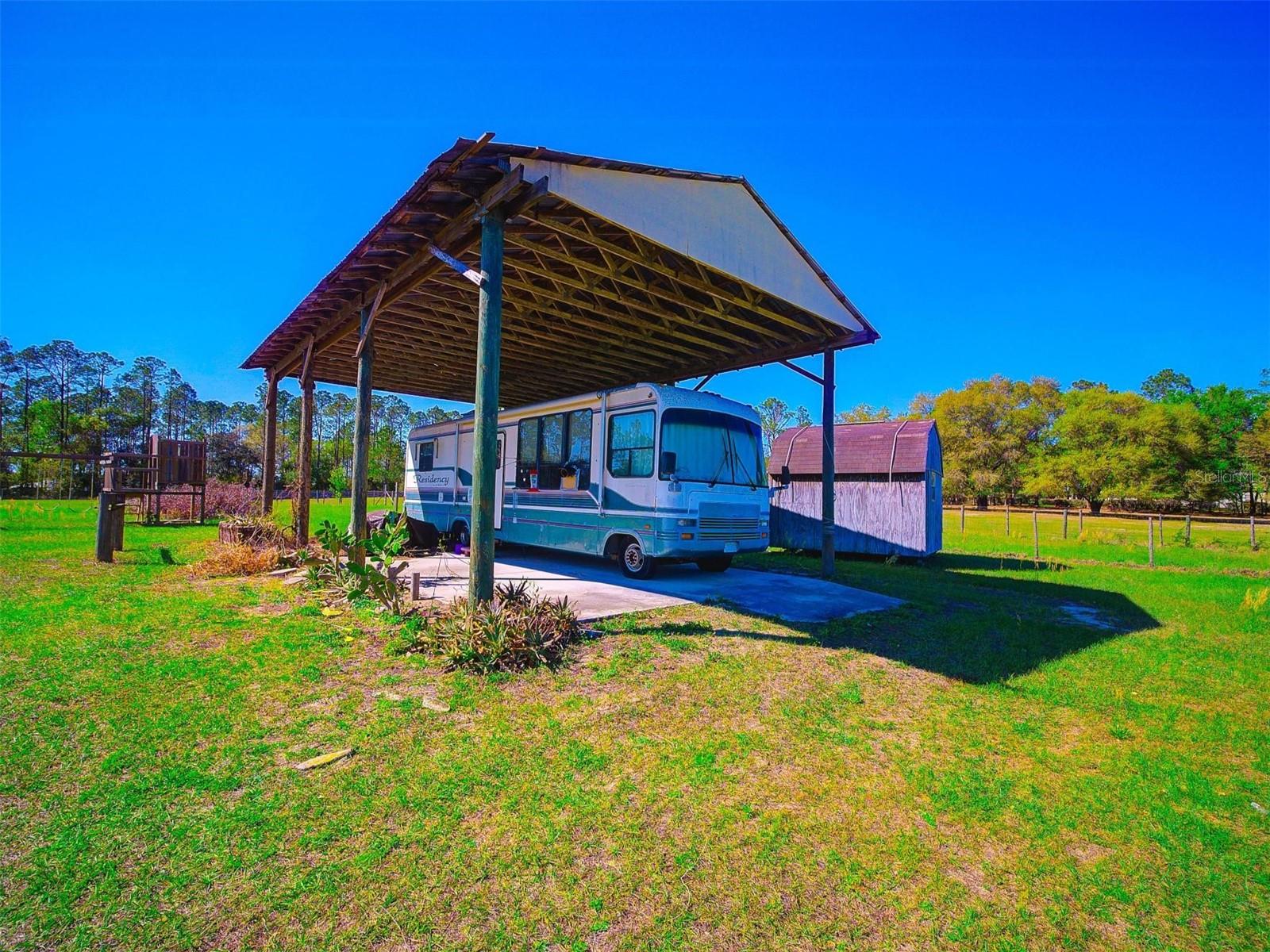 41636 OUTLAW LN, WEIRSDALE, FL, 32195