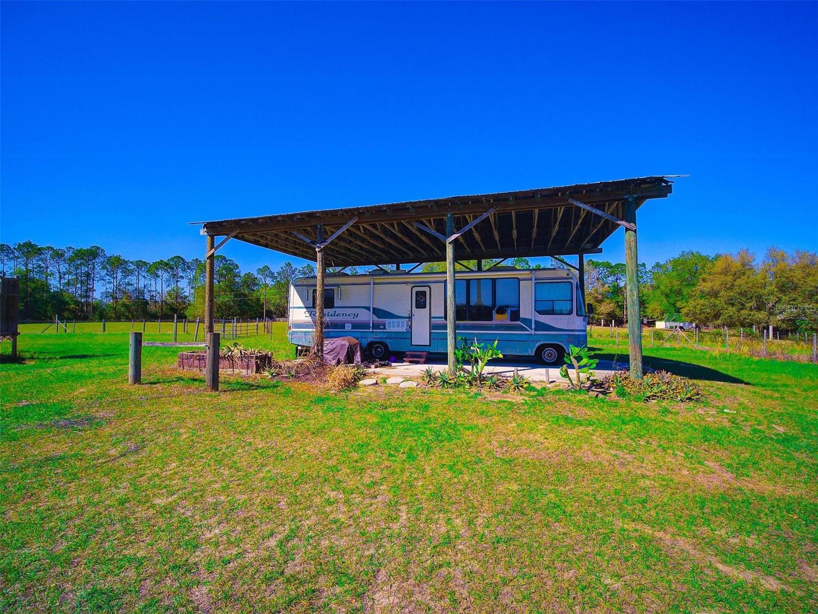41636 OUTLAW LN, WEIRSDALE, FL, 32195