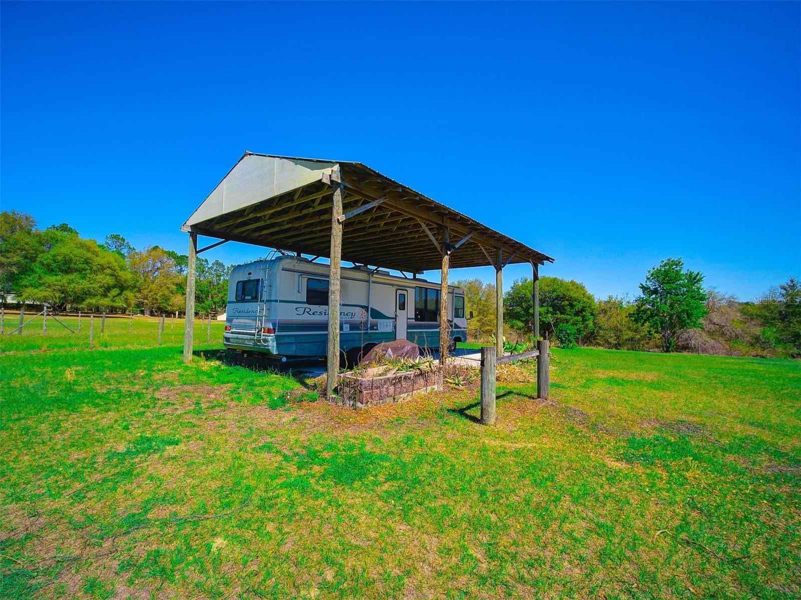 41636 OUTLAW LN, WEIRSDALE, FL, 32195