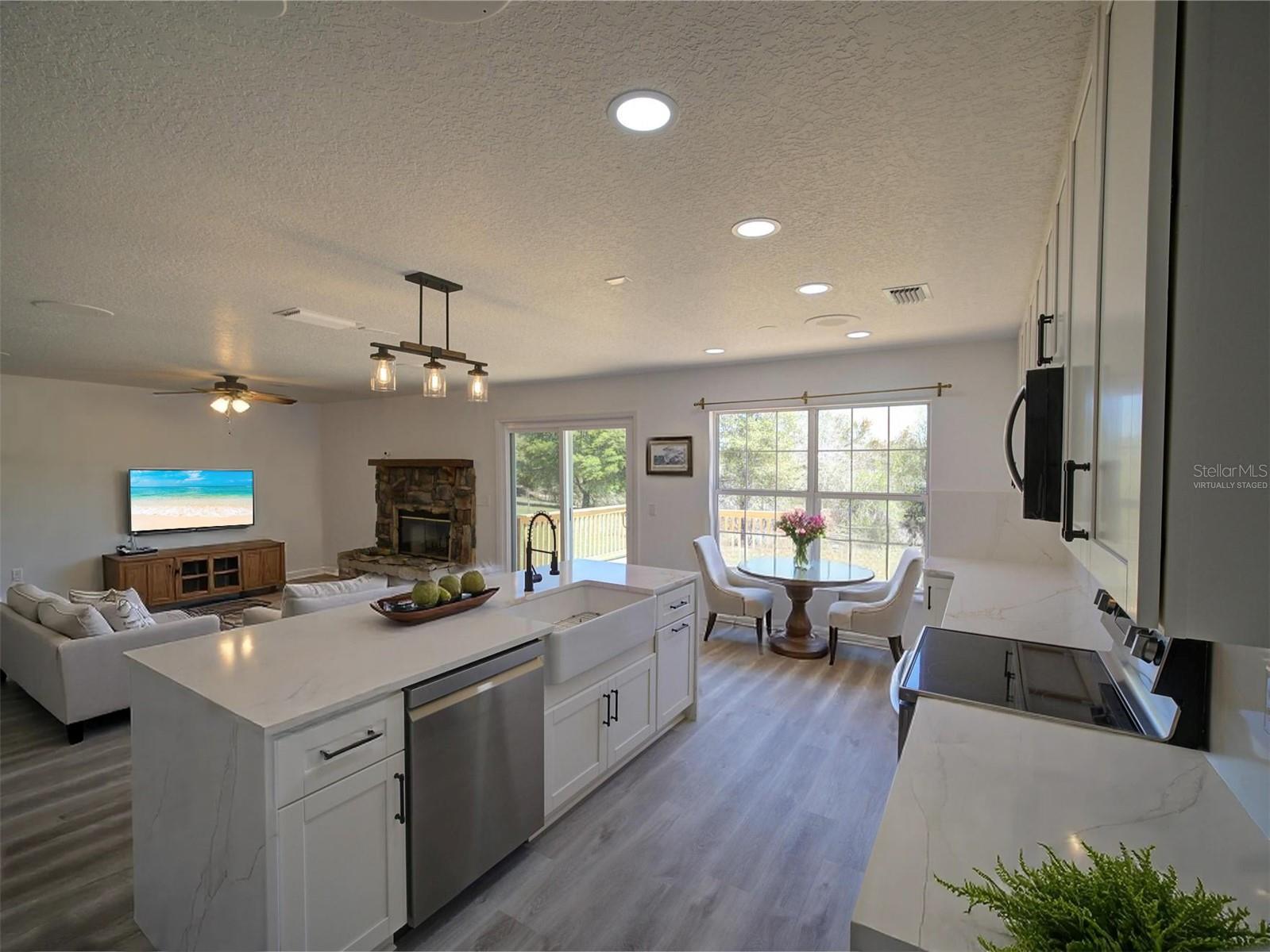 41636 OUTLAW LN, WEIRSDALE, FL, 32195