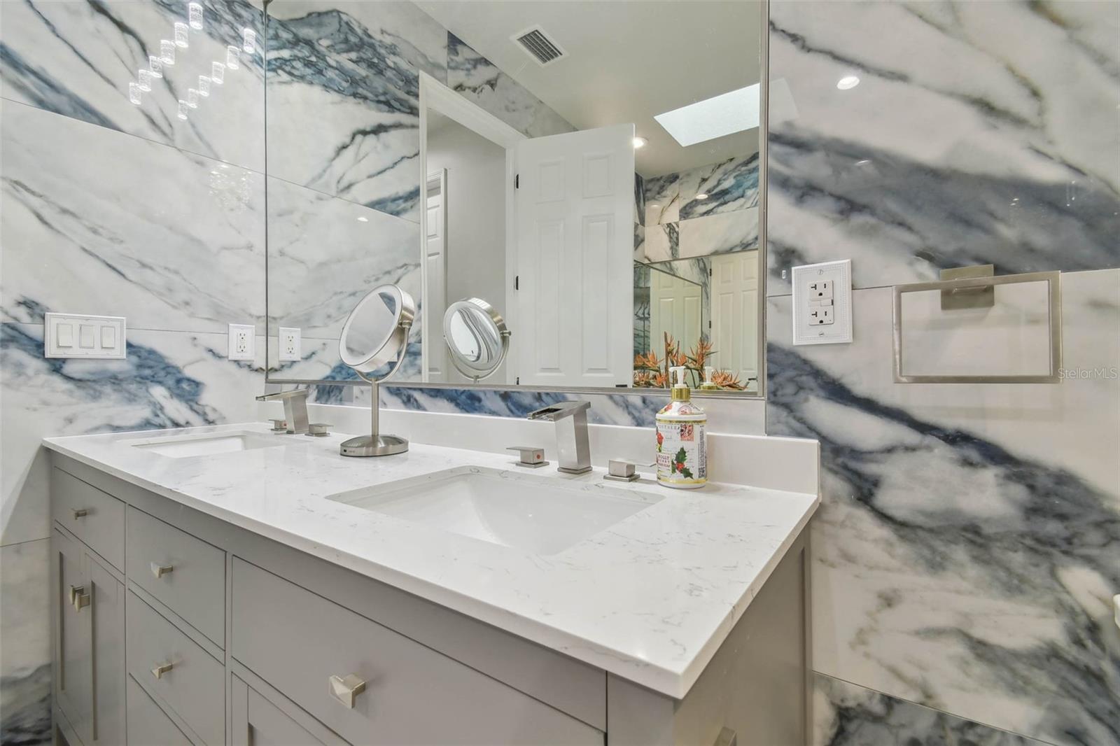 21205 CALLE ROSA DR #10, LAND O LAKES, FL, 34637