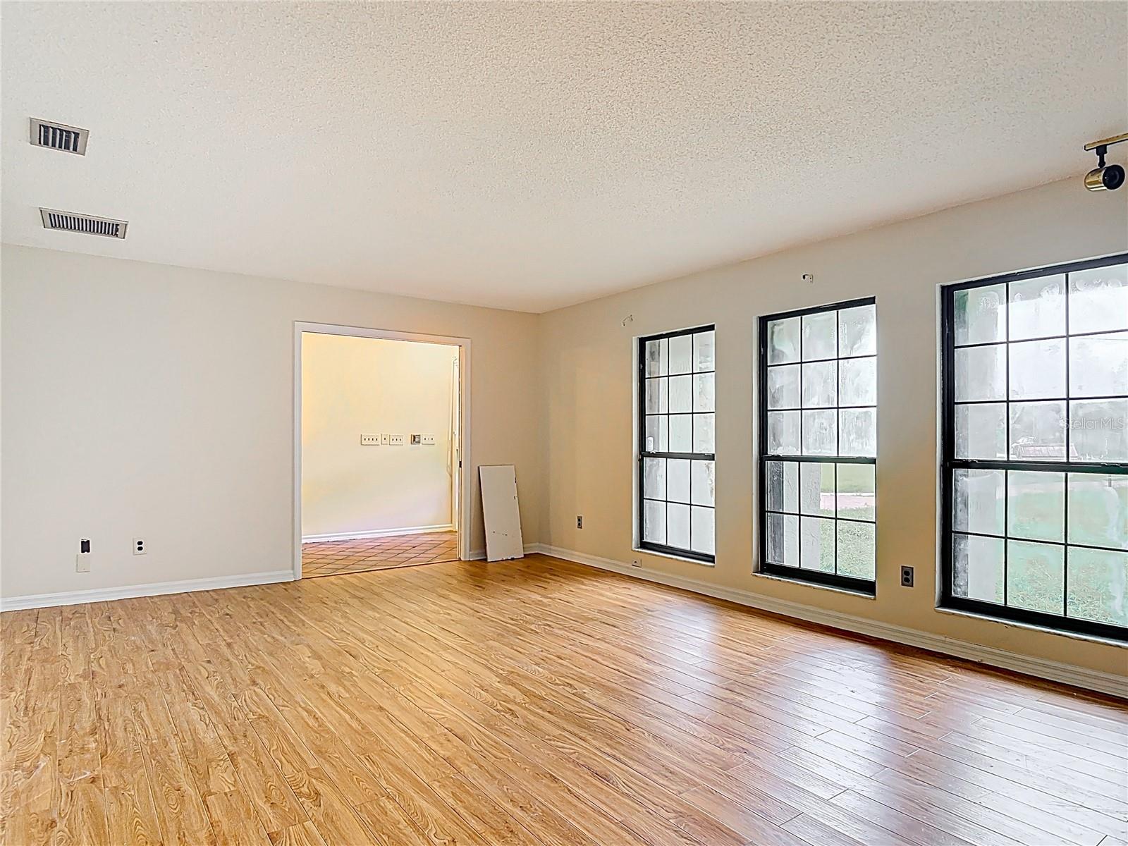 318 MITNIK DR, DELTONA, FL, 32738