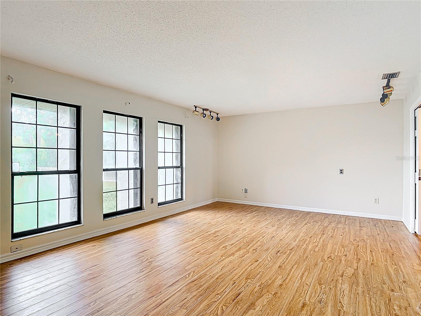 318 MITNIK DR, DELTONA, FL, 32738